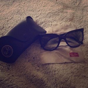 Ray-Ban Cats